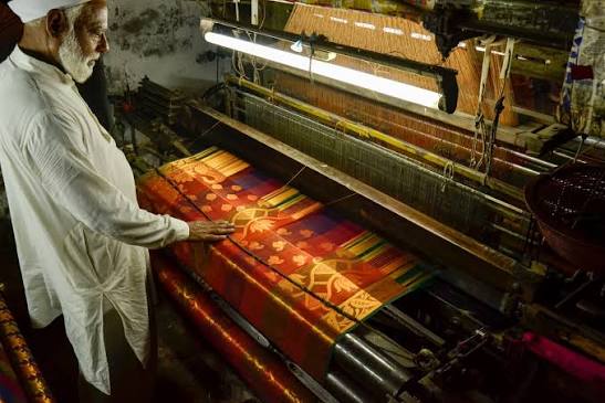 A Banarasi artisan at the loom.