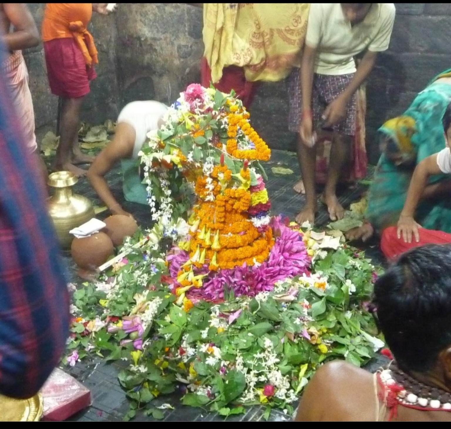 A devotional offering at Baidyanath Dham