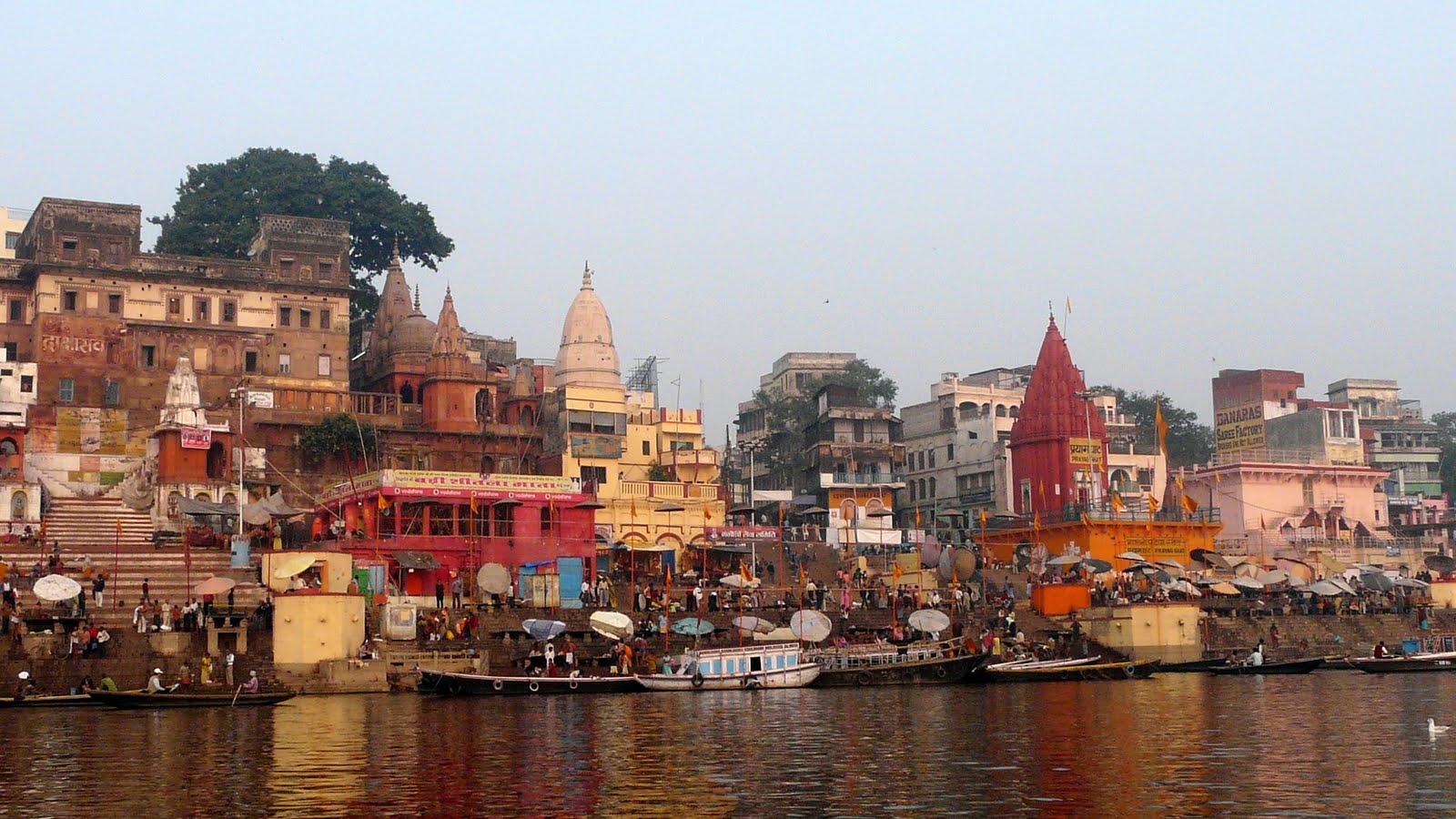 Private sunrise journey on the Ganges in Varanasi